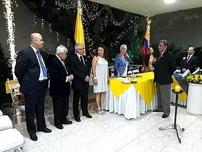 Primera junta directiva del Club de Leones Medellín Metropolitano en su acto de posesión